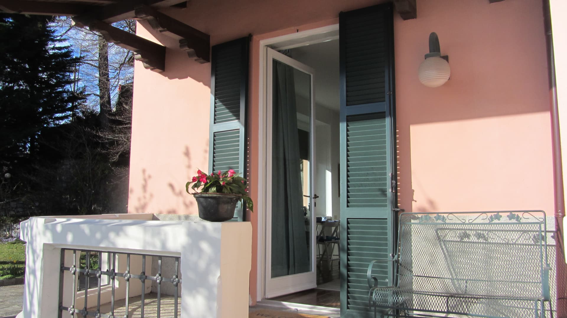 Ingresso indipendente con terrazzo
