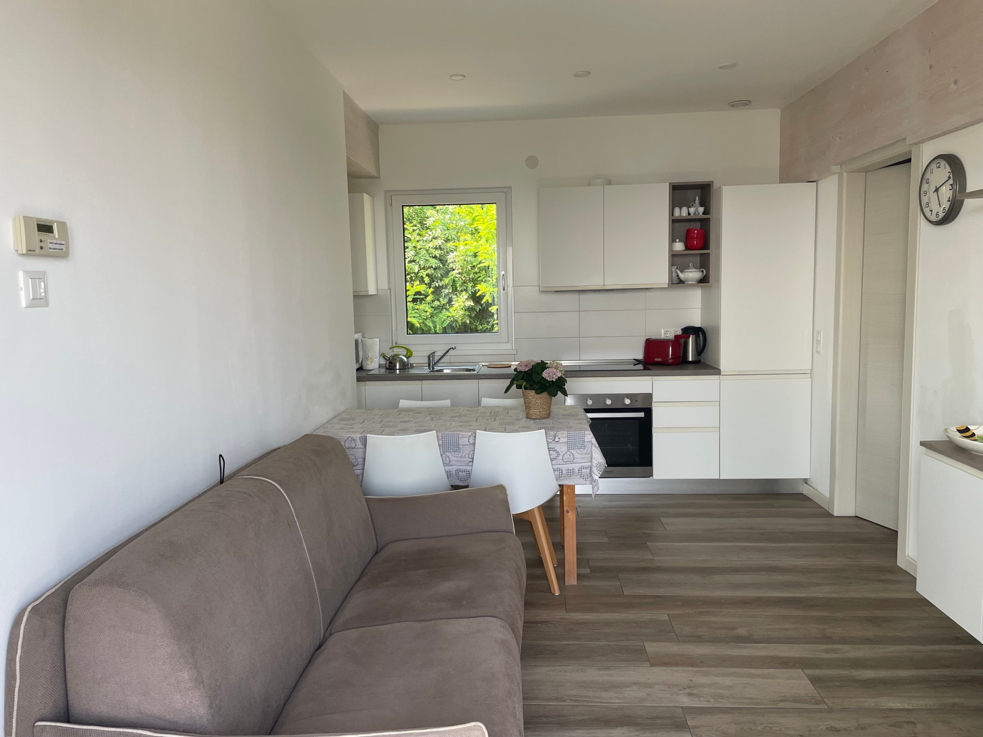 Cucina aperta sulla zona pranzo